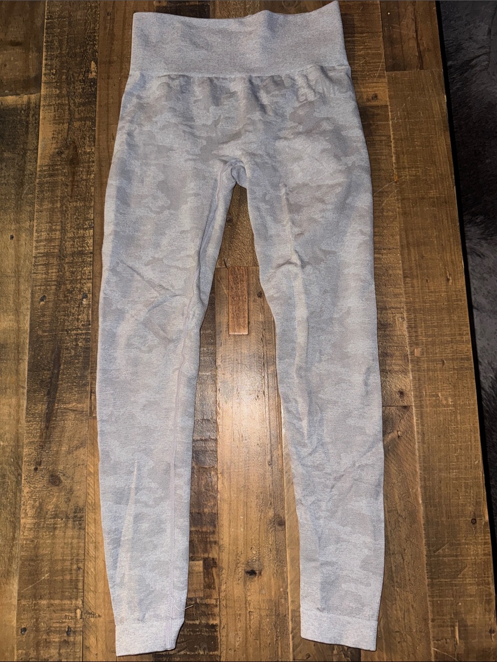 Gymshark Cozy High-Waist Leggings in Light Gray Camo